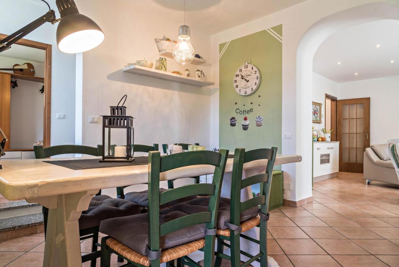 Tinas Yellow Home Leggiuno Exterior photo