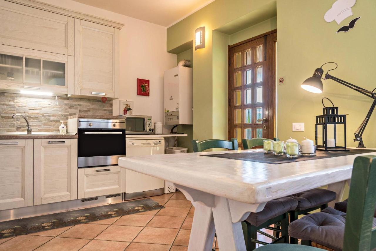Tinas Yellow Home Leggiuno Exterior photo
